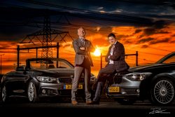 Familie Portret fotoshoot vader en zoon en hun BMW