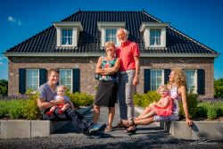 Familie Portret fotoshoot voor het huis-4