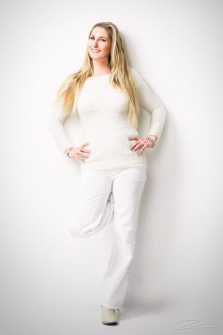 Portret Charlene wit op wit