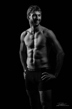 Model - gespierde man body sporter-3