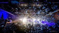 Tip: vertel de fotograaf wanneer de confetti de lucht ingaat. Dan kan hij daarvoor klaar staan. Grote kans dat hij anders op de verkeerde plek staat!