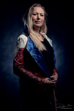 Dit portret maakte ik in mijn studio.Angelique is een uitstekende onderneemster en lieve vriendin.