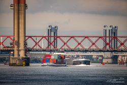 Binnenvaartschepen bij Spijkenisserbrug