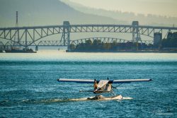 Seaplane Vancouver with bridge to northshore