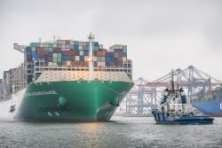 Haven van Rotterdam vertrek containerschip Yangtzekanaal naar Nieuwe Waterweg-5