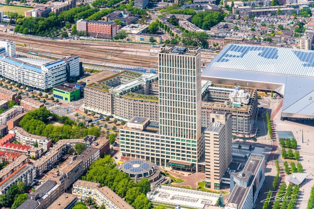 Luchtfotografie van First Rotterdam - het kantoor van Nauta Dutilh en Robeco