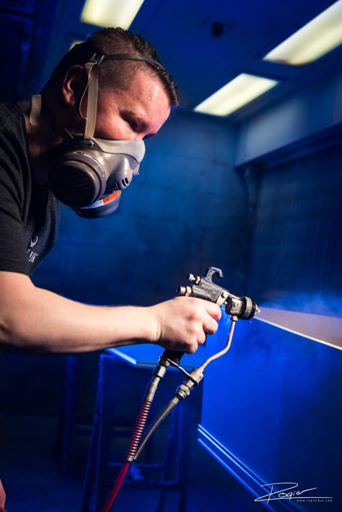 Ambachtelijke medewerker in fabriek voor houtproducten