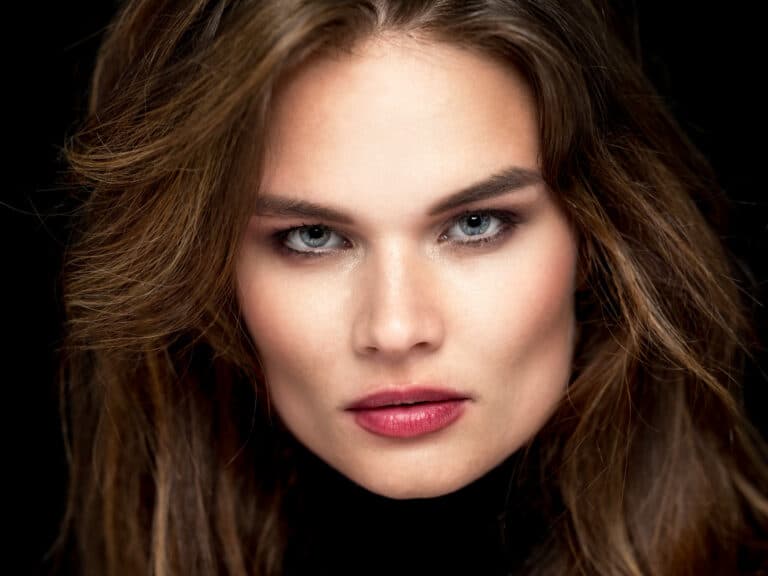Portret gemaakt van model tijdens een portretfotoshoot in mijn fotostudio in Rotterdam