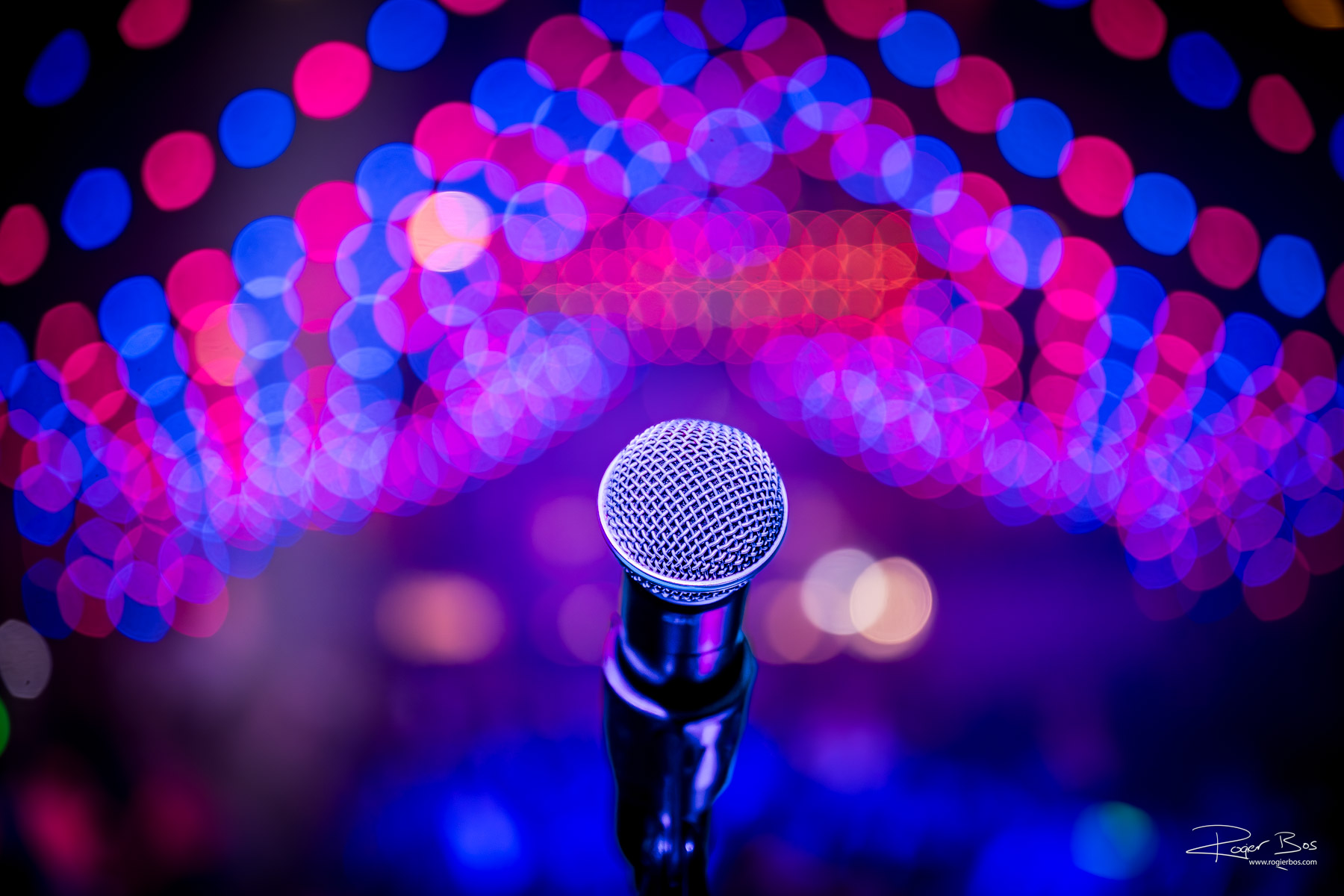 Event fotografie is het maken van een mooie sfeerreportage van een evenement. Daarbij let de eventfotograaf op alle details die het verhaal vertellen: licht, kleur, techniek, mensen, aankleding, sfeer, catering, bewegwijzering...