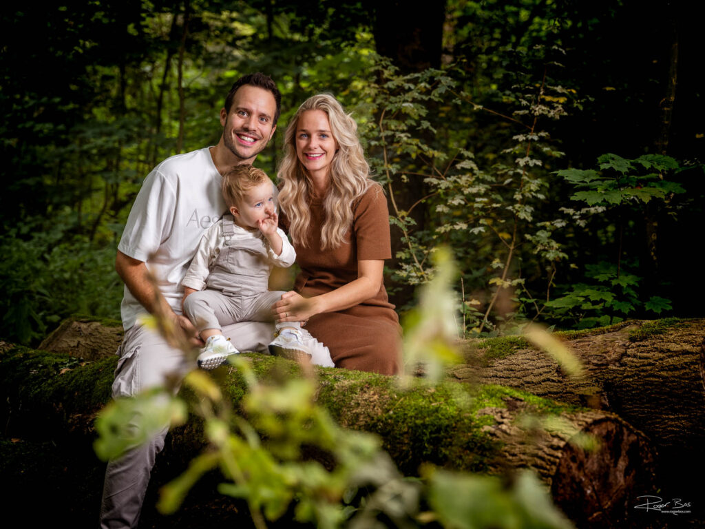 Rogier Bos is de juiste fotograaf voor een mooi familieportret! Dit maken we in de studio in Rotterdam, of op locatie.