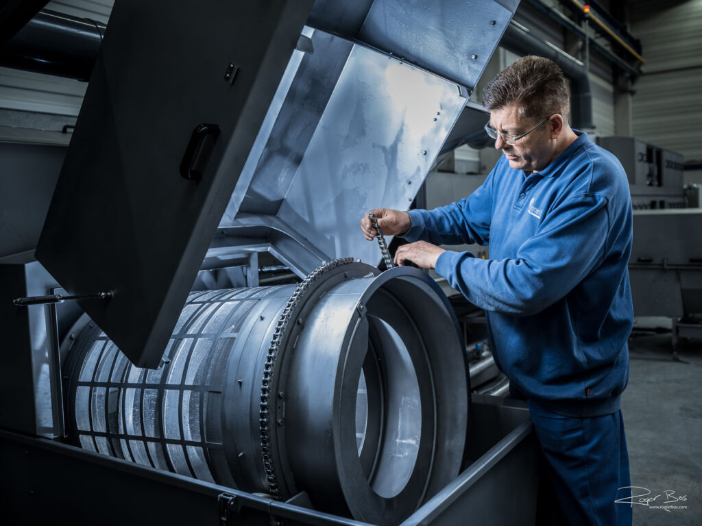 Fotografie van monteurs en technici die met vakkennis, enthousiasme en passie met techniek bezig zijn!