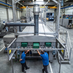 industriële reinigings- en handlingsysteem staat opgesteld in de productiehal van Numafa in Heinenoord.
