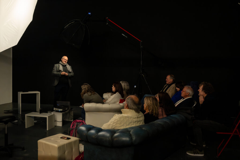 Rogier spreekt voer ondernemerschap in fotografie